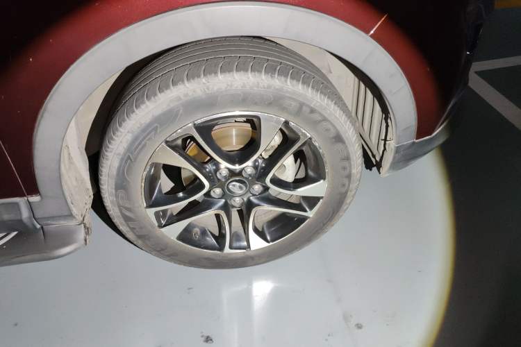 Used Soueast DX7 2015 1.5T Automatic Elite Model Right Front Wheel Hub