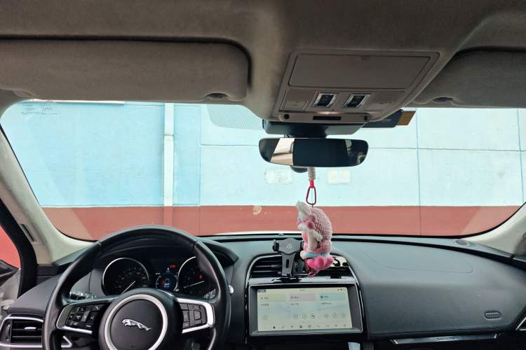 Used Jaguar F-PACE 2019 2.0T Four-Wheel Drive Urban Luxury Edition Headliner