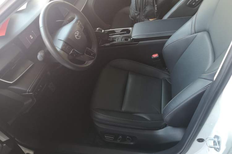 Used Toyota Camry 2026 Model Dual-Engine 2.0HSE Sport Lite Edition
