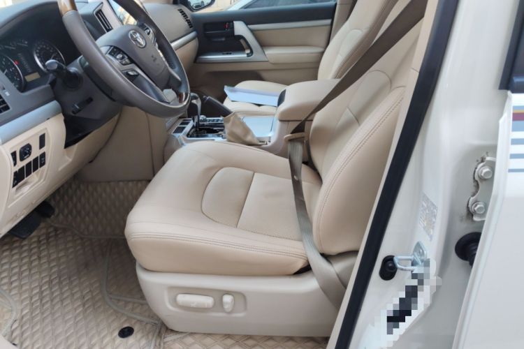 Used Toyota Land Cruiser 2015 4.0L V6 Middle East Low-Trim Version Left Front Seat