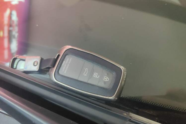 Used Toyota Land Cruiser 2015 4.0L VX-R 8-Seater Middle East Version
