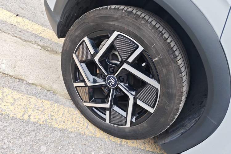 Used BYD Yuan PLUS 2022 510 km Flagship Version Right Rear Wheel Hub