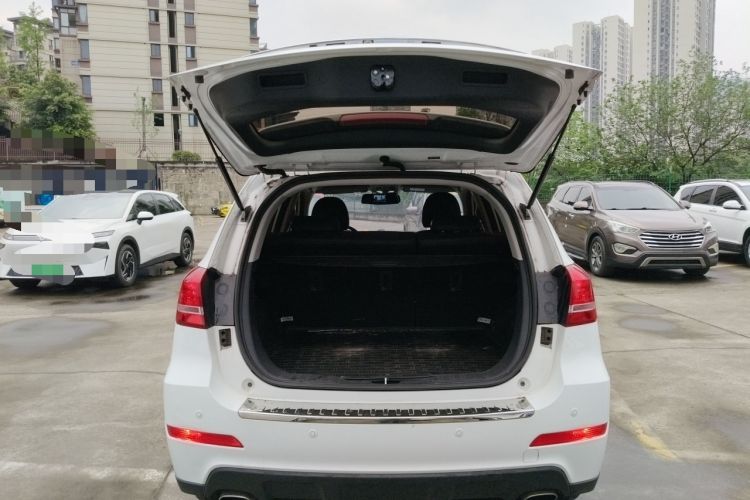 Used Haval H2 2016 Red Label 1.5T Manual Two-Wheel Drive Prestige Model Trunk