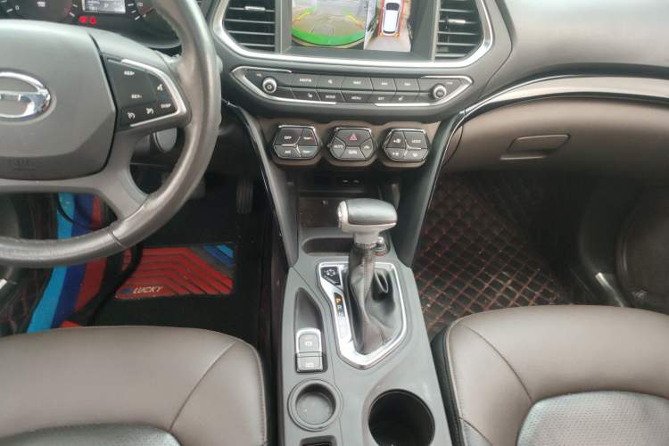 Used GAC Trumpchi GS4 2017 235T Automatic Two-Wheel Drive Luxury Smart Connectivity Version Gear Lever