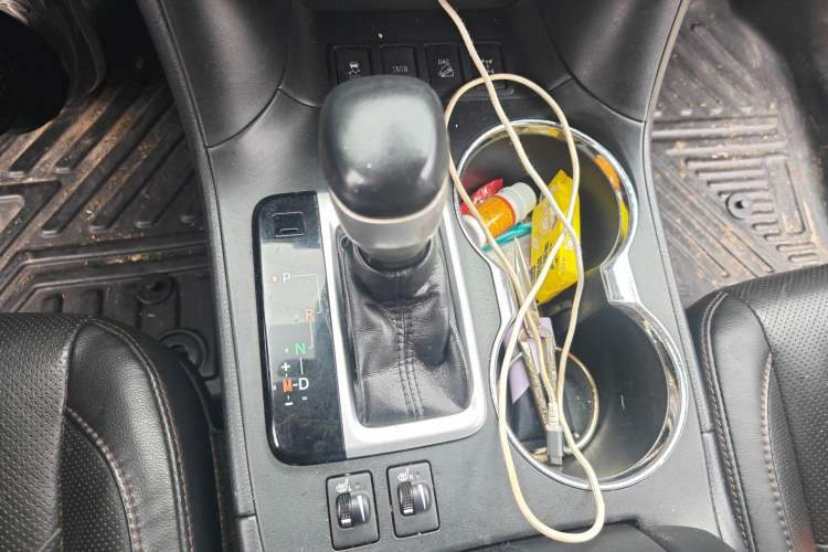 Used Toyota Highlander 2018 2.0T Four-Wheel Drive Luxury Edition 7 Seats China V Emission Standard Gear Lever