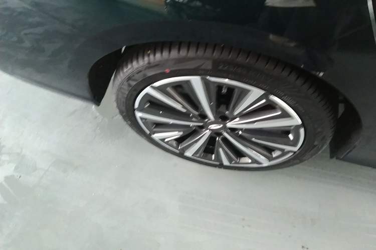 Used Chery Arrizo 8 PRO 2025 Model Pro 2.0T Prestige Version Right Rear Wheel Hub