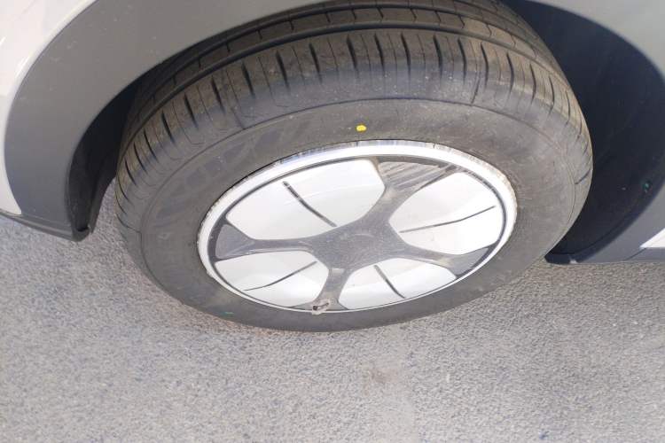 Used Geely Galaxy Geome 2026 Model 410km Carefree Edition Left Front Wheel Hub