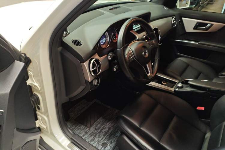 Used Mercedes-Benz GLK-Class 2013 Facelift GLK 300 4MATIC Fashion Edition