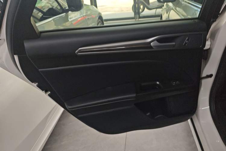 Used Ford Mondeo 2017 Facelifted EcoBoost 180 Fashion Edition Interior 8