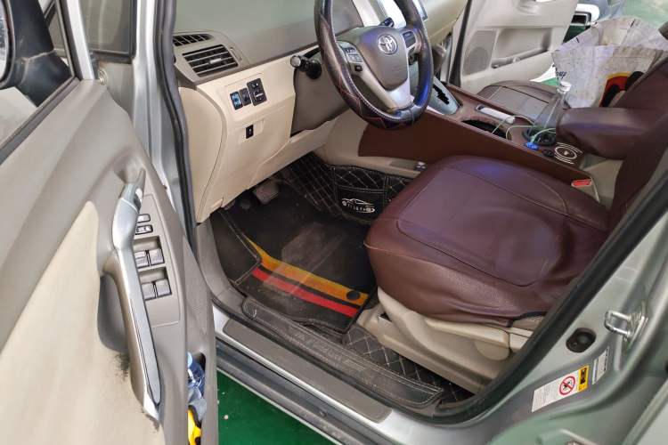 Used Toyota Verso 2015 180E CVT Crossover Edition Driver Seat