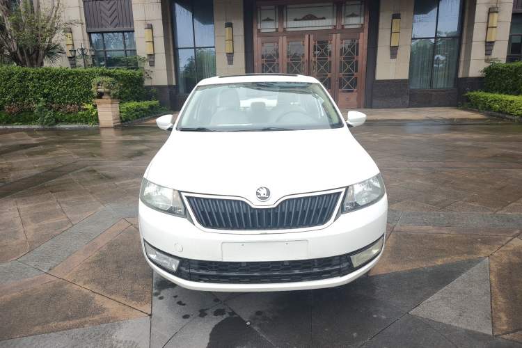 Used Skoda Rapid 2013 1.6L Automatic Smart Selection Model
