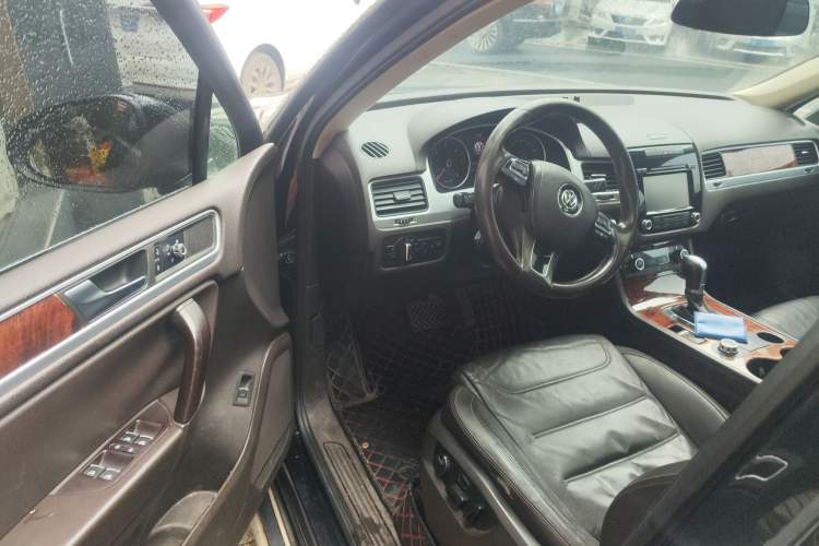 Used Volkswagen Touareg 2011 3.0 TDI Diesel Standard Version Driver Seat