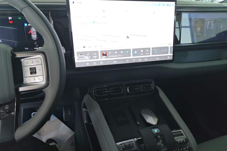 Used Formula Leopard Leopard 5 2023 Navigator Edition
