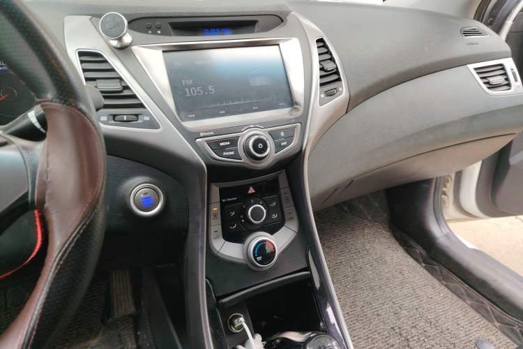 Used Hyundai Elantra (5th Generation / Langdong) 2016 1.6L Manual Luxury Model Audio And AC Panel