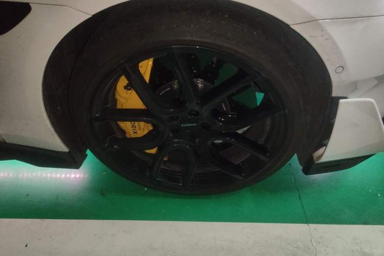 Used Xiaomi Auto SU7 Ultra 2025 Ultra Model Right Front Wheel Hub