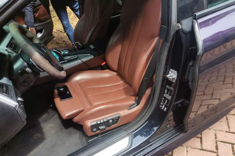 Used BMW 6 Series 2016 640i xDrive Gran Coupe Left Front Seat