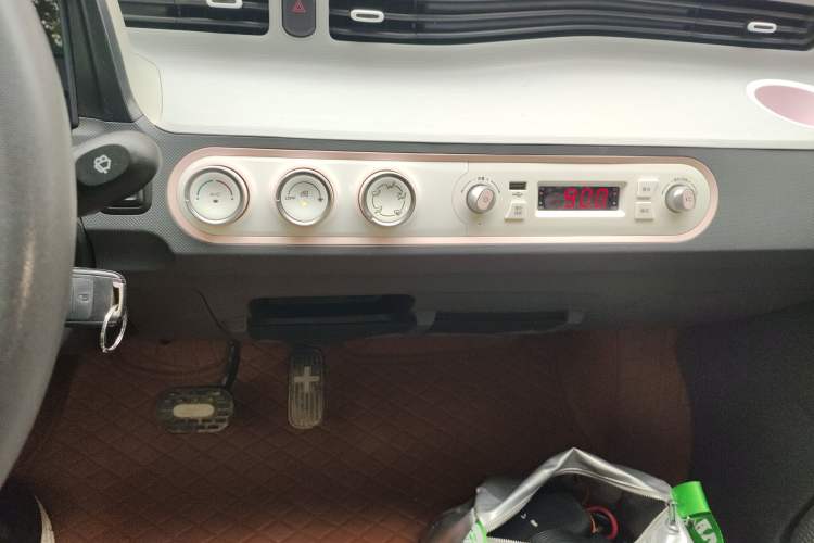 Used Wuling Hongguang MINIEV 2022 Macaron Fashion Model Lithium Iron Phosphate Audio And AC Panel