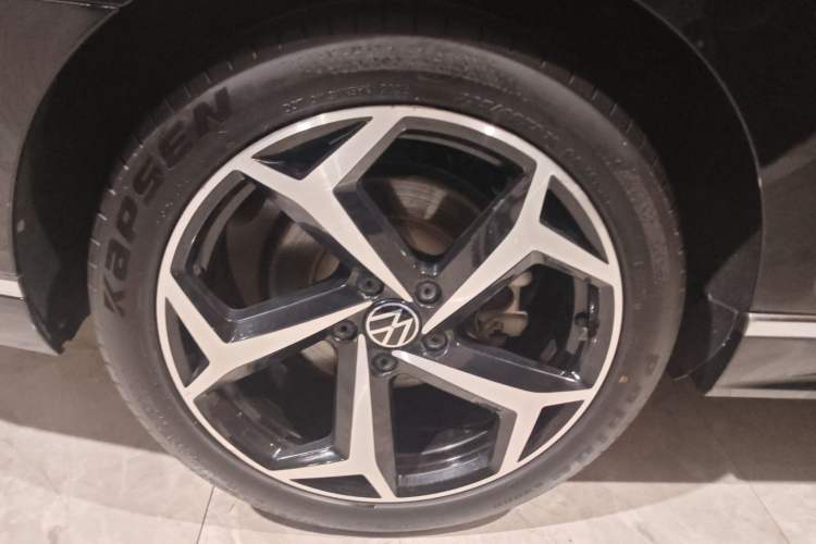 Used Volkswagen Magotan 2023 2 Million Units Limited Edition 330TSI DSG Leading Version
