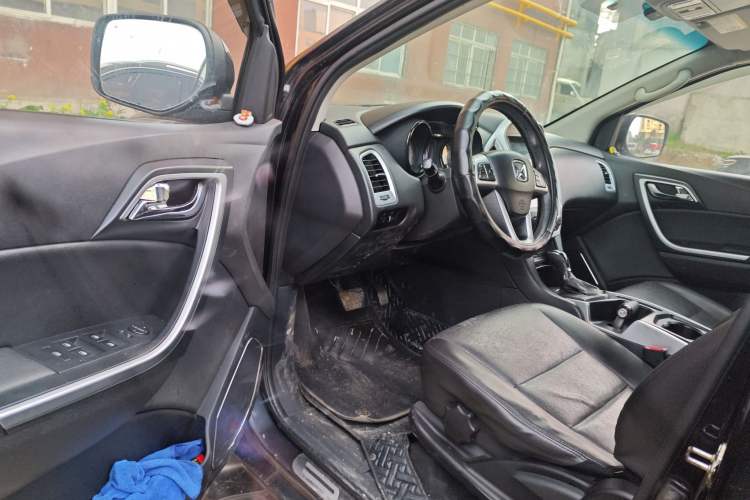 Used JMC Yusheng S350 2013 2.4T Automatic 2WD Diesel Luxury Edition 5 Seats
