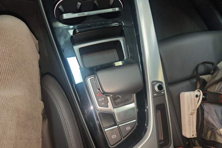 Used Audi A5 2024 Sportback 40 TFSI Fashionable and Dynamic Model Gear Lever