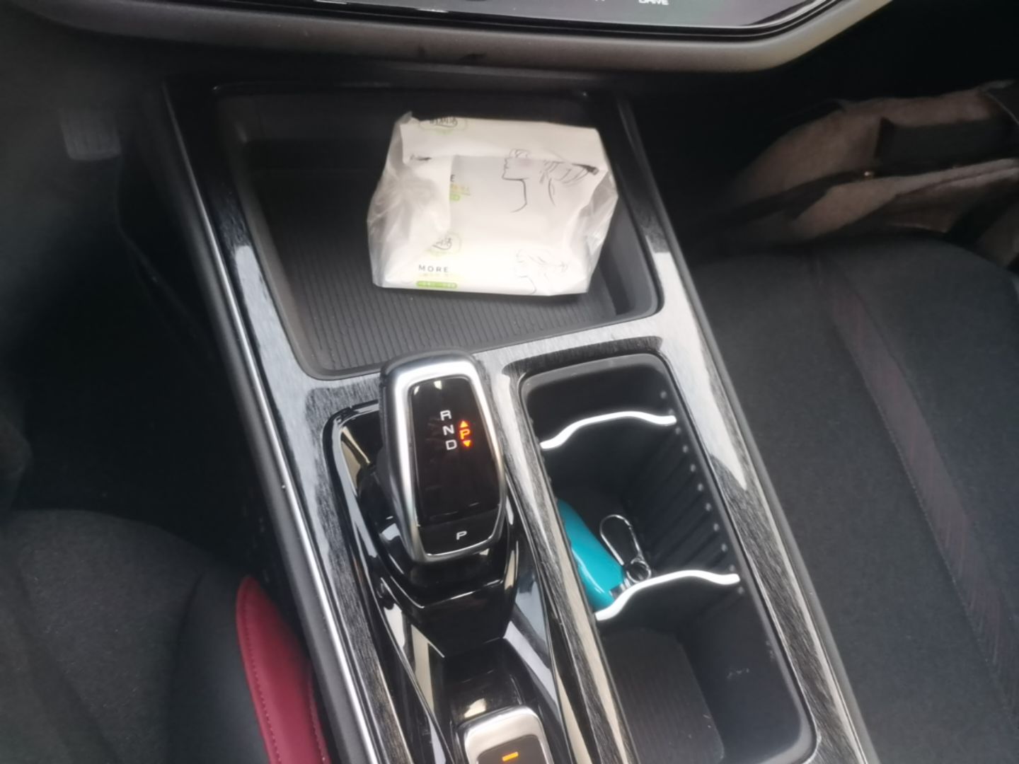 Dongfeng Aeolus Yixuan MAX 2024 1.5T Luxury Edition — снимка 16
