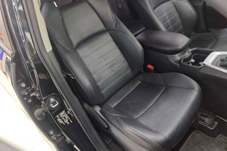 Used Toyota Wildlander 2020 Dual-Engine 2.5L E-CVT Two-Wheel Drive Luxury Edition Right Front Seat