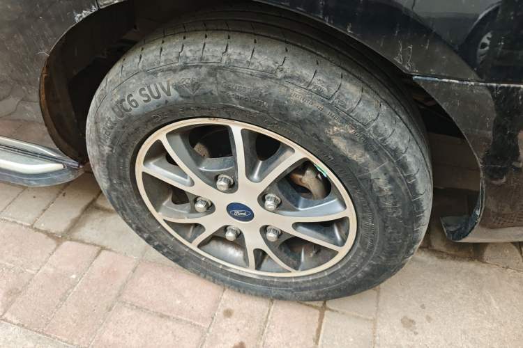 Used Ford Tourneo Custom 2017 2.0T Automatic Elite Version Right Front Wheel Hub