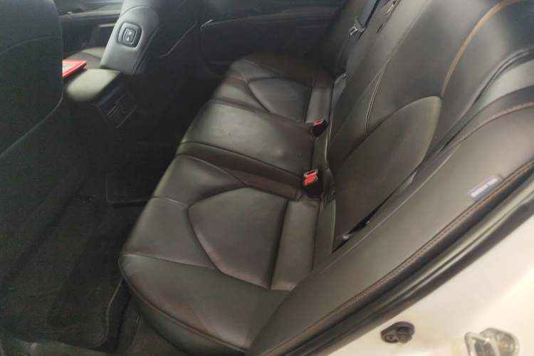 Used Toyota Camry 2018 2.0G Luxury Edition
