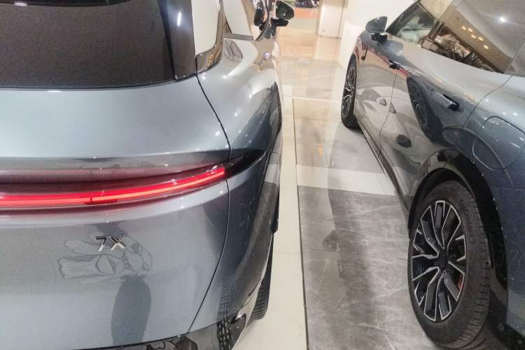 Used Zeekr 7X 2025 75 kWh Rear-Wheel Drive Intelligent Driving Version Right Rear Taillight