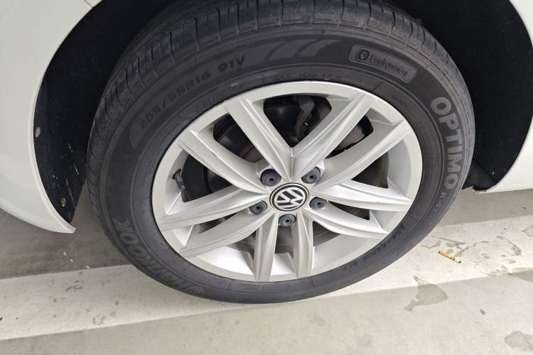 Used Volkswagen Golf 2019 200TSI DSG Comfort & Ambition Edition China VI Standard Right Rear Wheel Hub