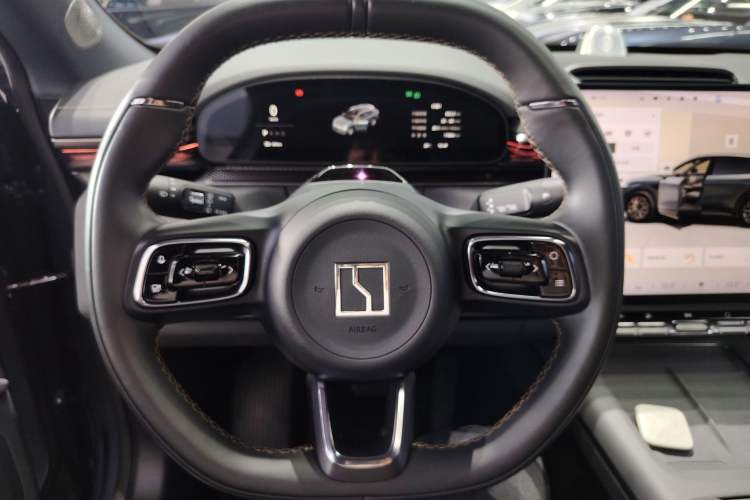 Used Zeekr 7X 2025 100 kWh Long-Range Rear-Wheel Drive with Intelligent Driving Features Steering Wheel