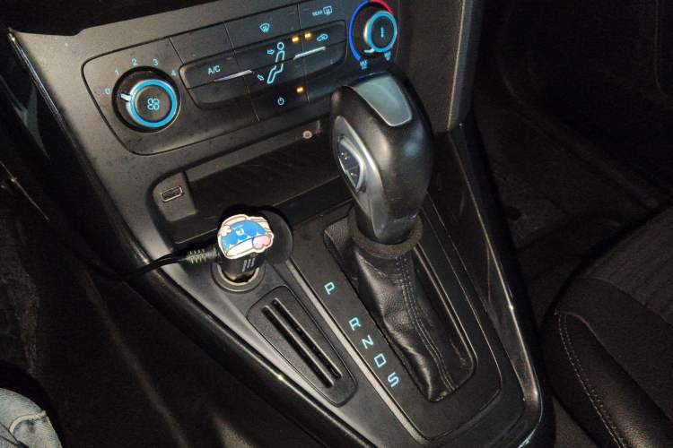 Used Ford Focus 2018 Hatchback Classic 1.6L Automatic Trendy SmartDrive Edition Gear Lever