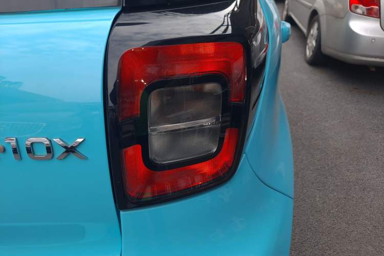 Used SOL E10X 2021 302 km Range Fashion Edition 31.4 kWh
