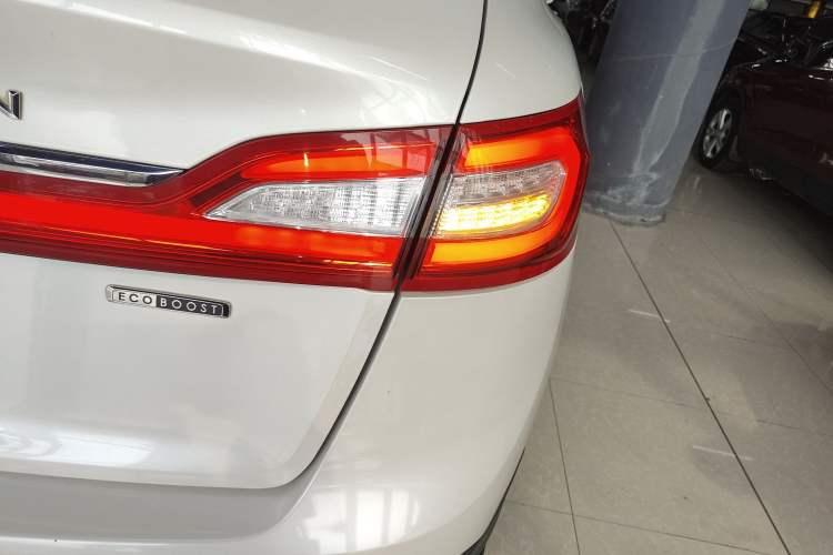 Used Lincoln MKX 2015 2.0T Two-Wheel Drive Deluxe Edition
