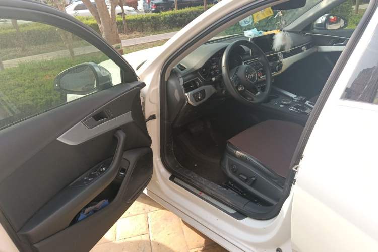 Used Audi A4L 2019 40 TFSI Fashion Edition China VI Emission Standard Interior 3