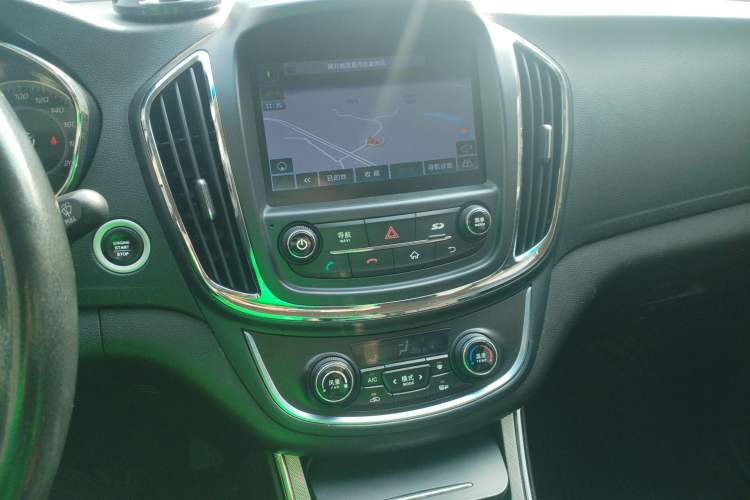 Used Baojun 560 2015 1.8L manual luxury version
