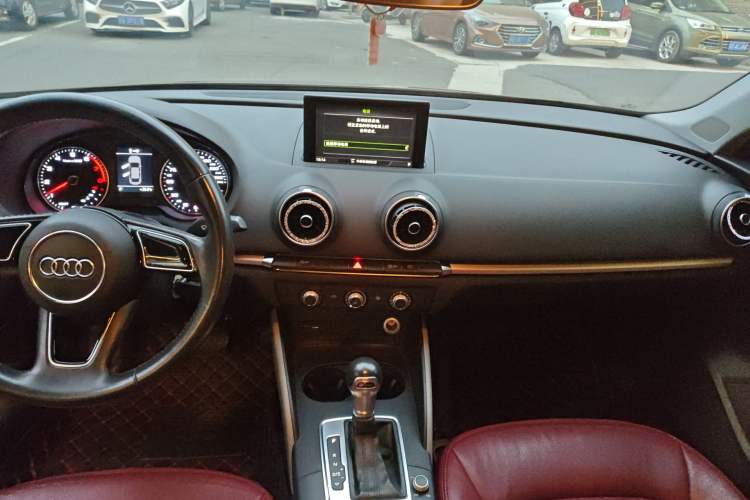 Used Audi A3 2017 Limousine 35 TFSI Ambition Edition Audio And AC Panel