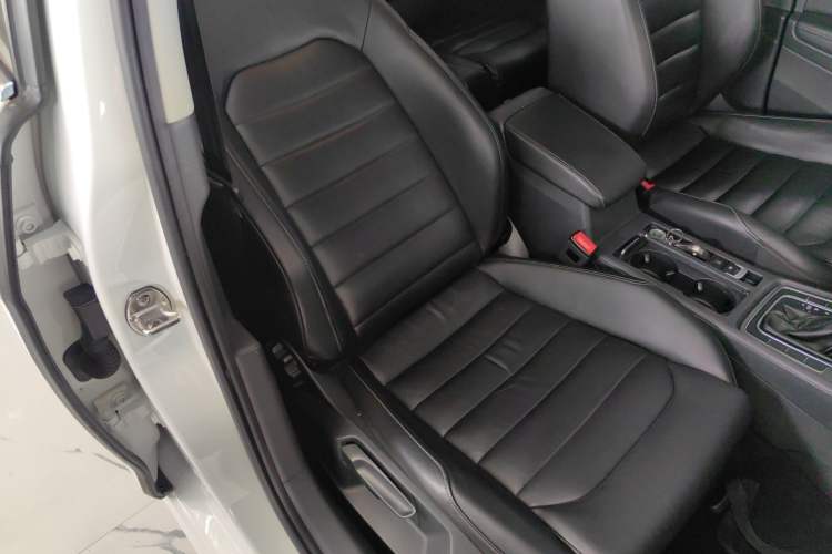 Used Volkswagen Golf 2016 230TSI Automatic Luxury Version
