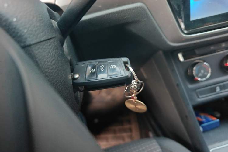 Used Volkswagen Touran 2016 Volkswagen Touran L 280TSI Manual Trend Edition Vehicle Key