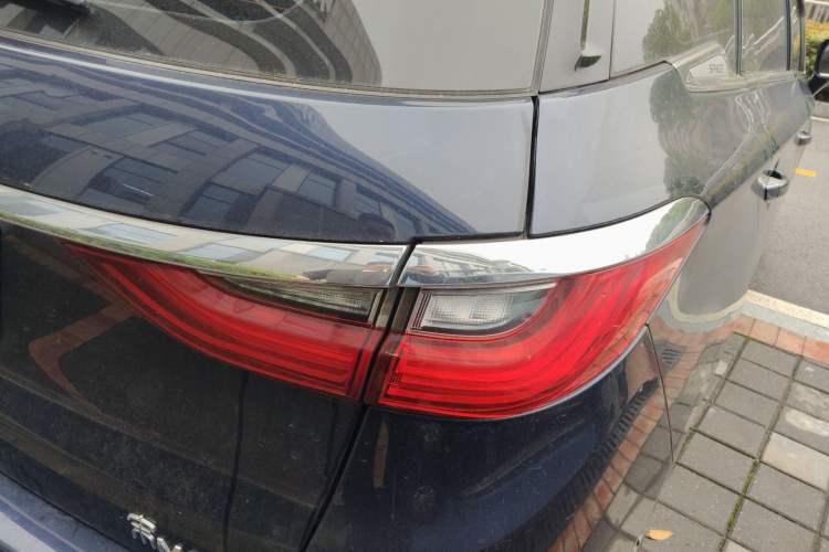 Used BYD Song MAX 2017 1.5T Automatic Smart Connect Elite 7-Seater Right Rear Taillight