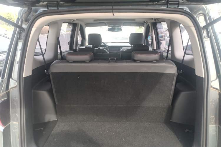 Used CHANGAN KAICHENG Oushang A600 2016 1.5L Manual Luxury 7-Seater Trunk