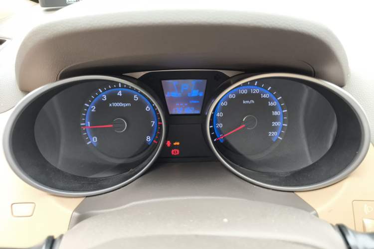 Used Hyundai ix35 2013 2.0L Automatic Two-Wheel Drive Smart GLS China IV Standard