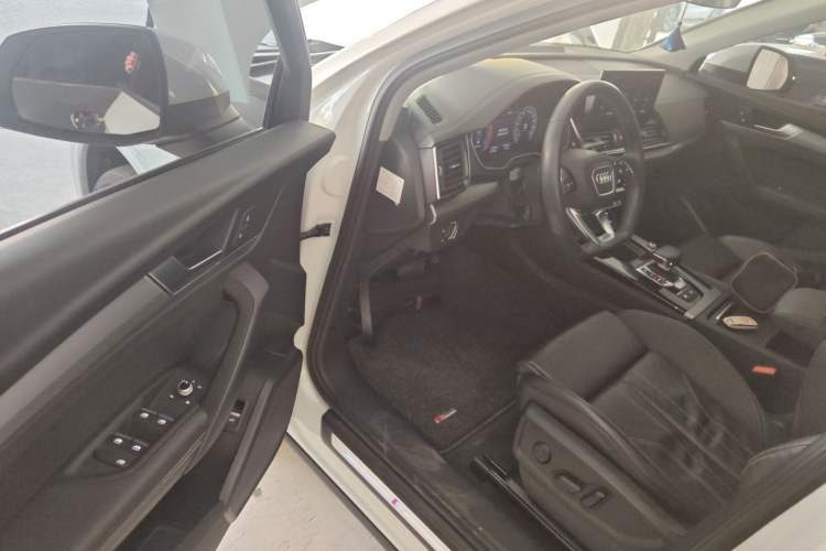 Used Audi Q5L 2022 40T Fashionable and Dynamic Model
