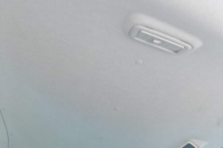 Used SAIC MAXUS Dana V1 2024 M1 Long-Wheelbase Low-Roof Passenger Version (64 kWh)
