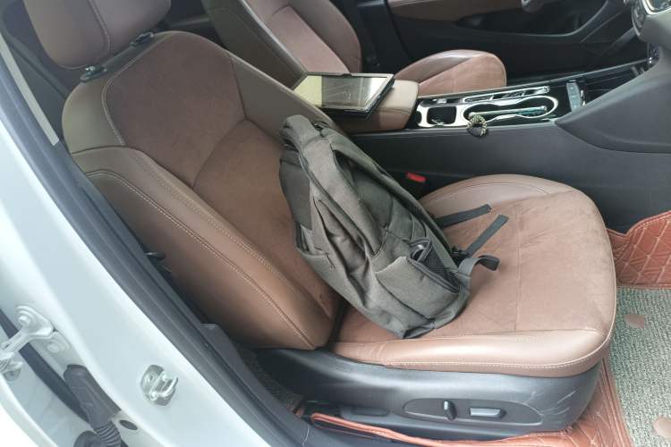 Used Buick Regal 2020 552T Luxury Version Right Front Seat