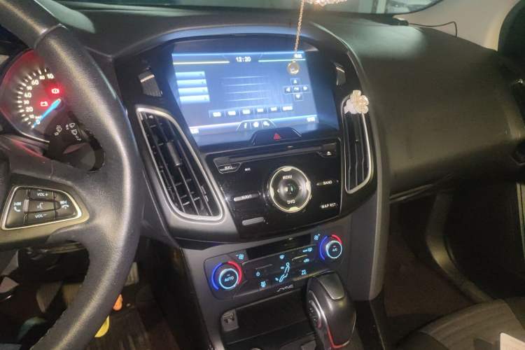 Used Ford Focus 2015 Sedan 1.6L Automatic Trend Model Audio And AC Panel