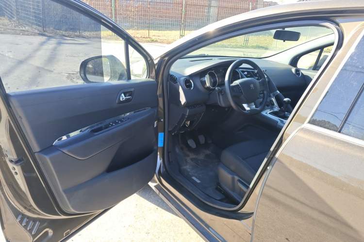 Used Peugeot 3008 2016 2.0L Manual Classic Edition
