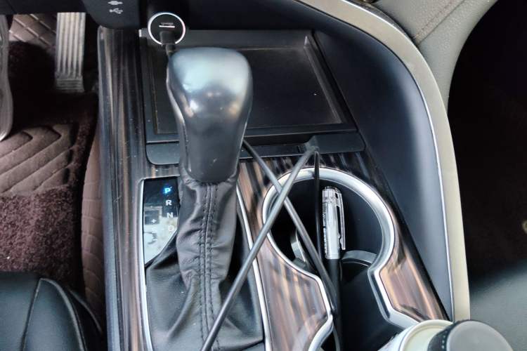 Used Toyota Camry 2019 Revised Version 2.5G Luxury Edition Gear Lever