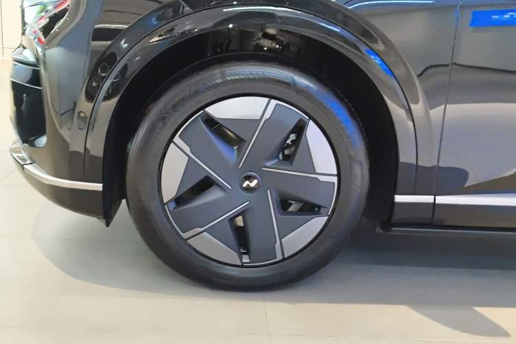 Used ONVO Luxeed L90 2025 Model—Ultra Six-Seater Version
