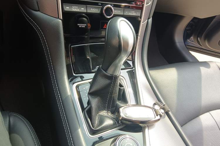 Used Infiniti Q50L 2016 2.0T Enjoyment Edition Gear Lever